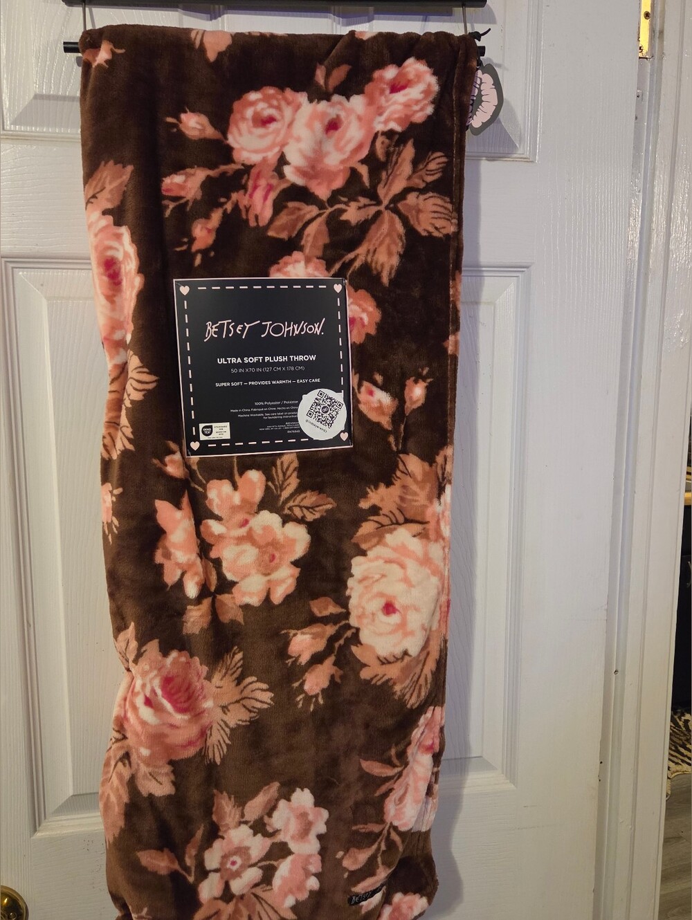 Betsey Johnson NWT Plush Throw - Brown & Pink Floral GORGEOUS COLOR COMBO